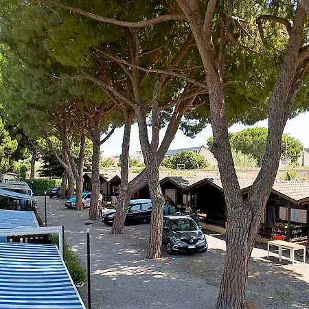 بيت للعطل Locazione Turistica L'isola.1 *
