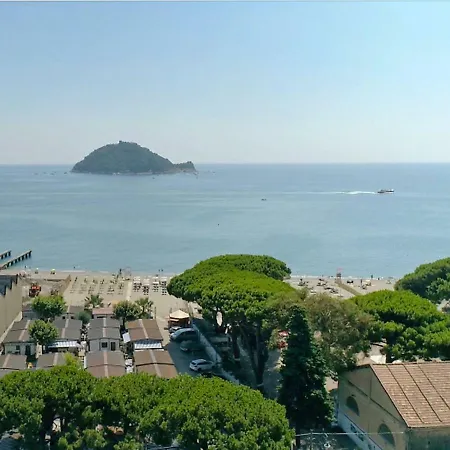 Locazione Turistica L'isola.1 بيت للعطل *
